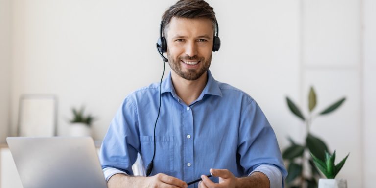 Giovane operatore di customer service