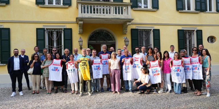 Foto di gruppo all'evento di fine stagione di "We care" della Pallacanestro Reggiana